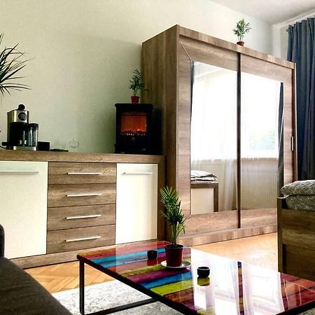 Appartamento Sunny Flat In Center Of Praga Esterno foto